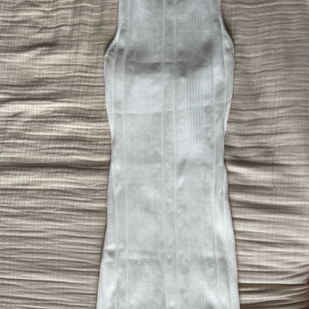 Elegant White Sleeveless Dress